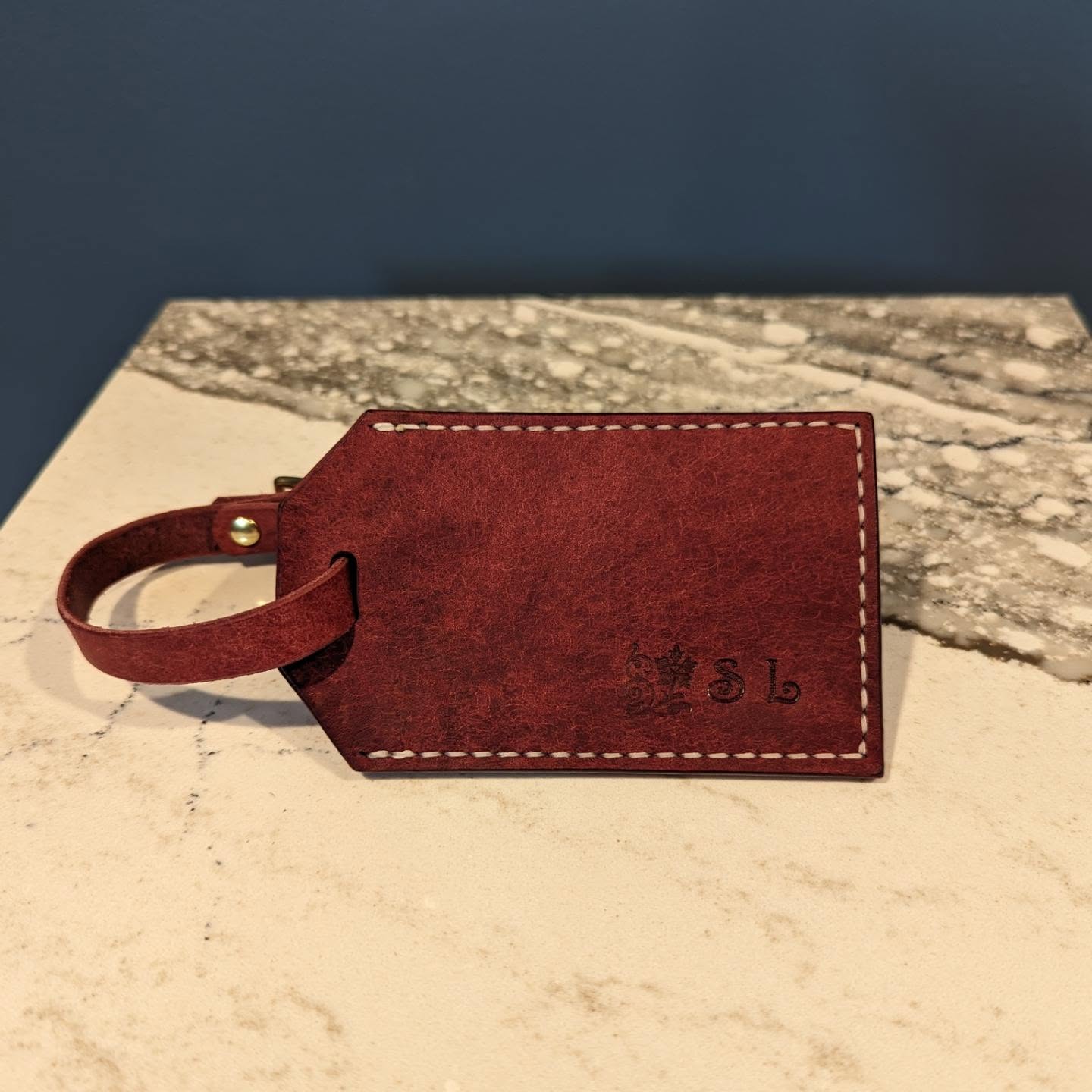 A belated Christmas gift for the family Secret Santa. I love the combination of walnut and burgundy Pueblo leathers with the off-white thread