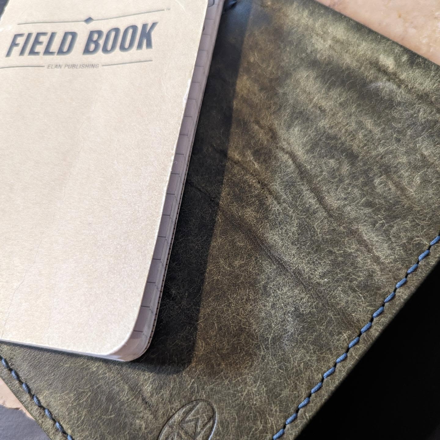 I was gifted the book Leather craft by @armitageleather for Christmas and this was the first project - a sleeve for a Field Notes notebook. Nigel…